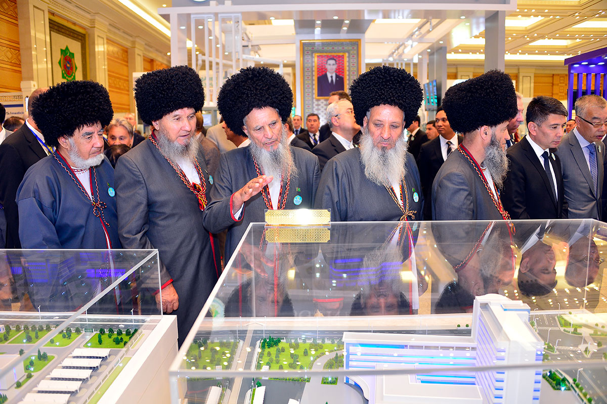 Türkmenistanda Saglygy goraýyş we derman senagaty işgärleriniň güni bellenildi